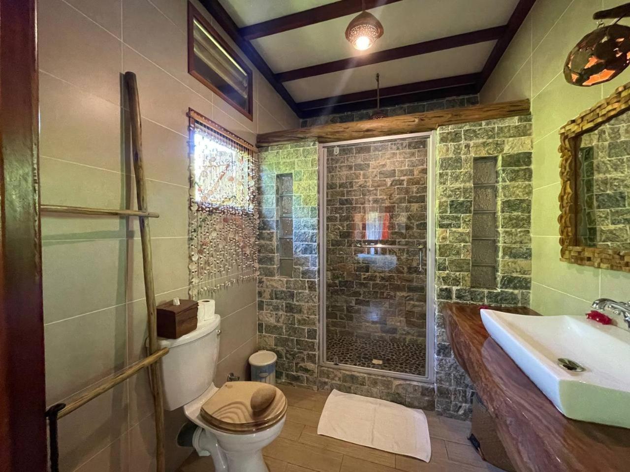 La Digue Holiday Villa *